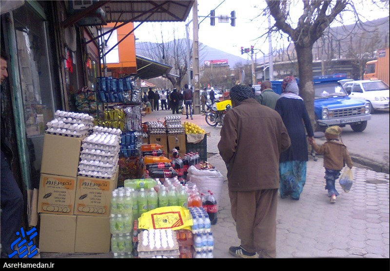 بساط برخی از کسبه در معابر عمومی و تعدی به حقوق شهروندان همدان