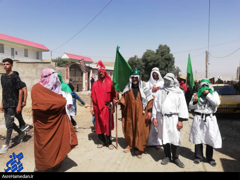 خون و خاک غسل و کفن سیدالشهداء(ع) شد/تشییع نمادین شهدای کربلا توسط عزاداران تویسرکانی+تصاویر