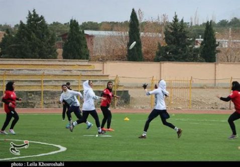 بانوان همدان بربام لیگ فریزبی کشور ایستادند