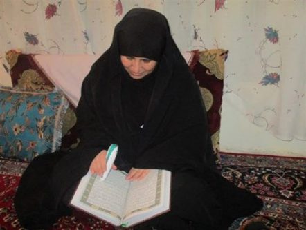 سریر نور قرآن بر سر ۲ بانوی روشندل تویسرکانی/لبیک ۲ خواهر ولاشجردی به رهبر برای تربیت ۳۰۰ حافظ قرآنی