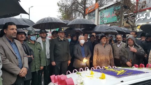 استقبال گسترده تویسرکانی از پیکر شهدای گمنام زیر بارش باران