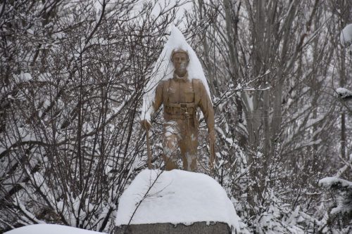 بارش سنگین برف در همدان و نشاط مردم