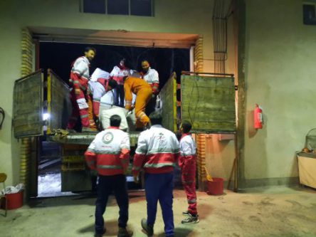 ارسال نخستین محموله کمک های امدادی جمعیت هلال احمر تویسرکان برای زلزله زدگان خوی+تصاویر