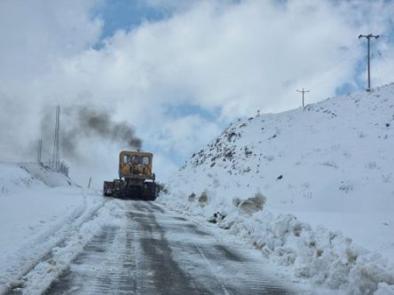 بازگشایی محور‌های مواصلاتی نهاوند/ راه‌های روستایی بازگشایی شد