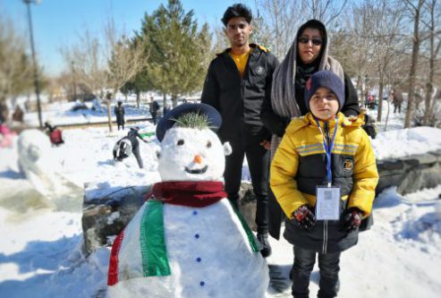 جشنواره ساخت آدم‌برفی در همدان
