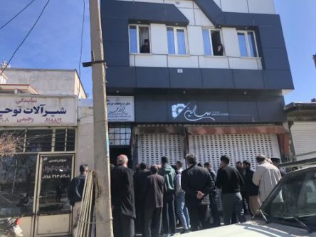 جزئیات تجمع تعدادی از معتمدان و مردم بهار مقابل دفتر نماینده مجلس شهرستان+ تصویر طومار