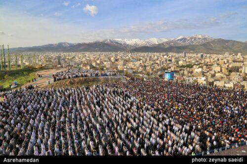 طنین نوای اللهم اهل الکبریاء والعظمه و اقامه نماز پرشکوه عید فطر در همدان