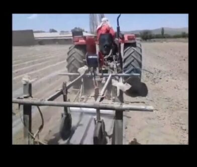 طراحی و ساخت دستگاه تیپ و پلاستیک کش توسط هنرآموز همدانی