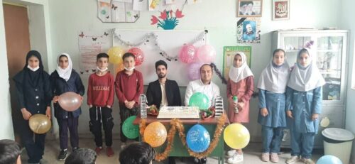 با تمام وجود به شغل معلمی ادامه می‌دهم