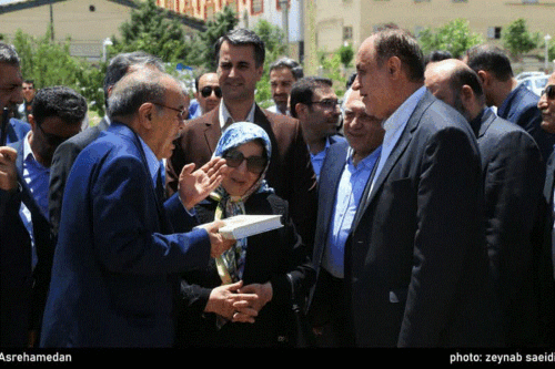 همدان باید تبدیل به قطب بهداشت و درمان شود