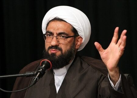 نباید در نوشتن به هیچ‌کس جز حقیقت تعهد داشته باشیم