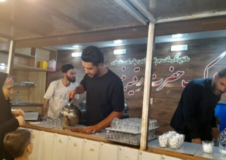 عشق به امام حسین در موکبی که همه را به خدمت می‌پذیرد + فیلم و عکس
