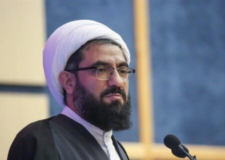 روحانیت اصیل هیچگاه مسائل اسلام و منافع مردم را مورد معامله قرار نداده است
