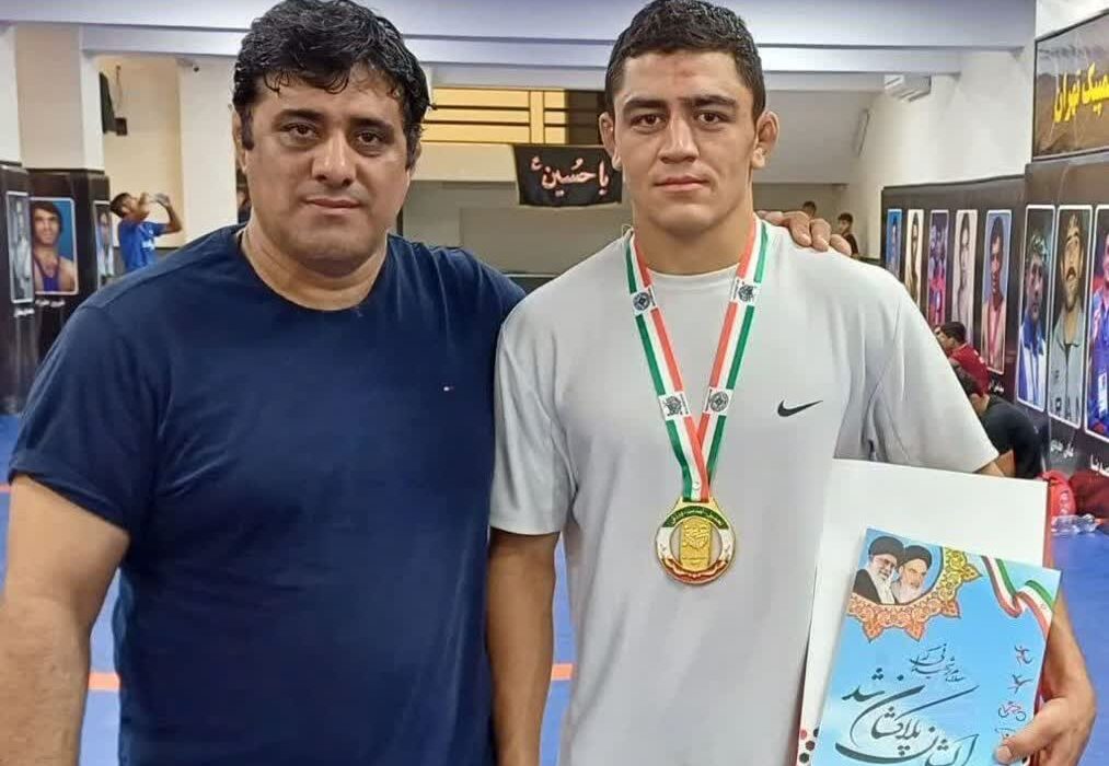 کشتی‌‎گیر ملایری قهرمان مسابقات بسیج کشور شد