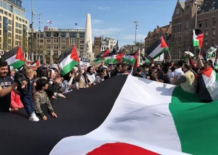 دنیا علیه هیولا