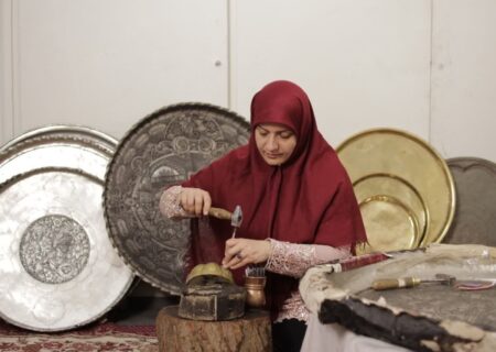 زنی که با قلم زنی نام ایران را در دنیا مطرح کرد