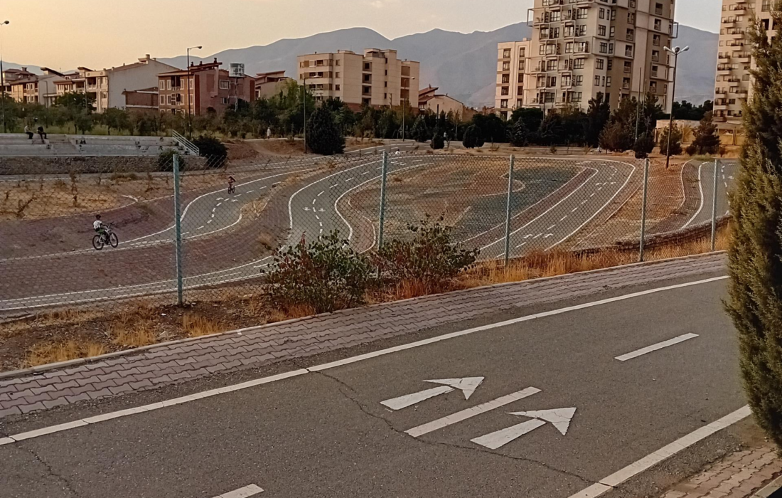 ساخت پیست موتورسواری در ملایر مطالبه عاشقان سرعت