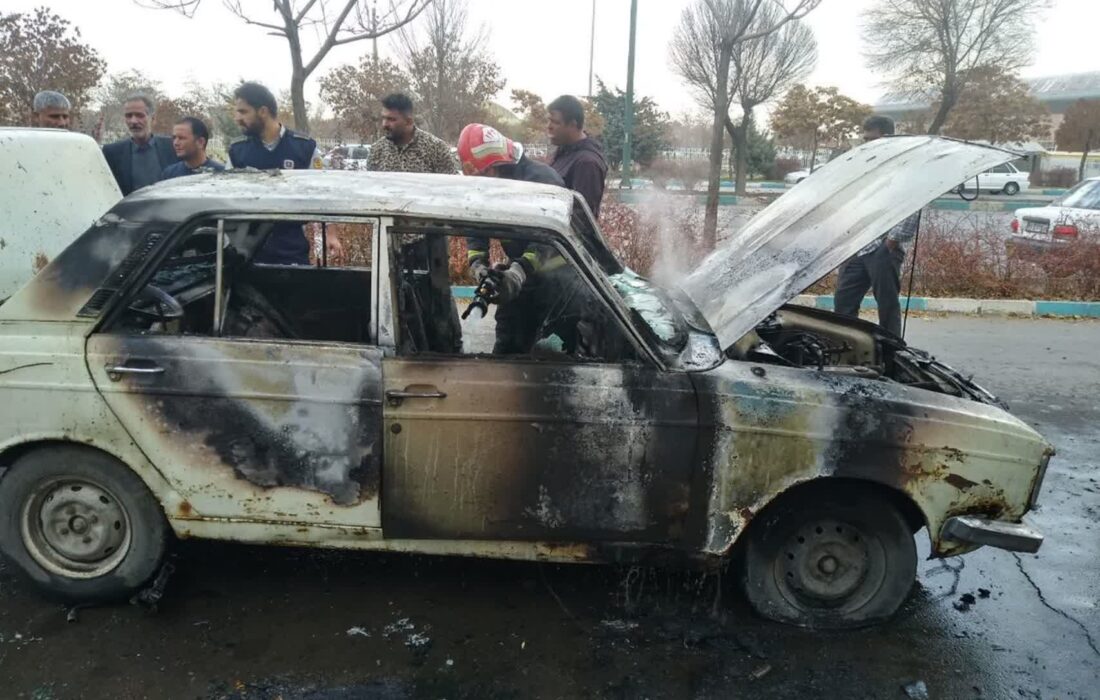 آتش سوزی خودروی پیکان در بلوار سردار همدانی