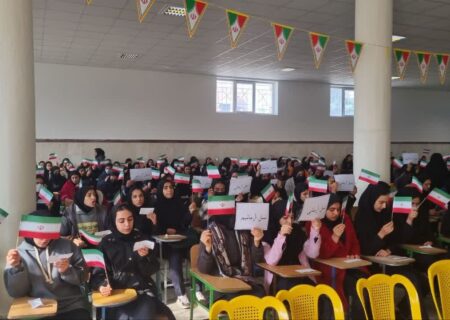 انقلاب اسلامی همچنان با اقتدار و عزتمند