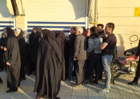 صف‌های طولانی مقابل فروشگاه