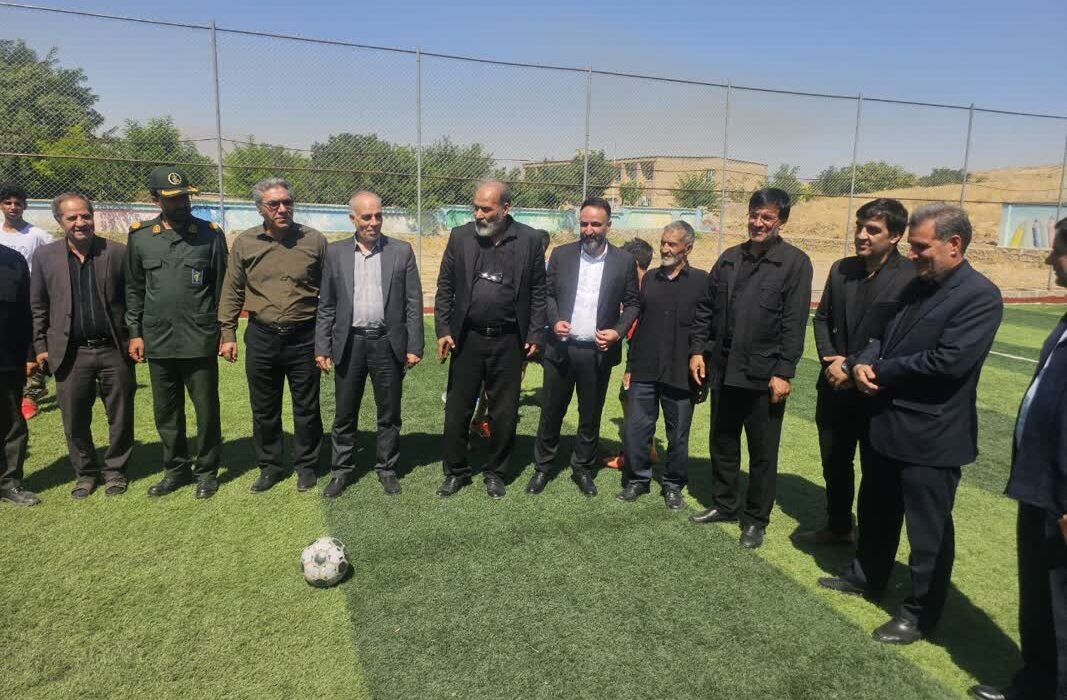 افتتاح چمن مصنوعی طرح شهید سلیمانی در نهاوند