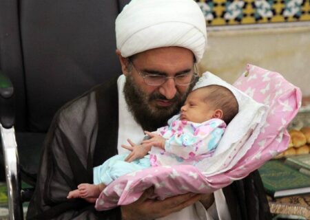 نغمه توحید در گوش نوزادان همدانی