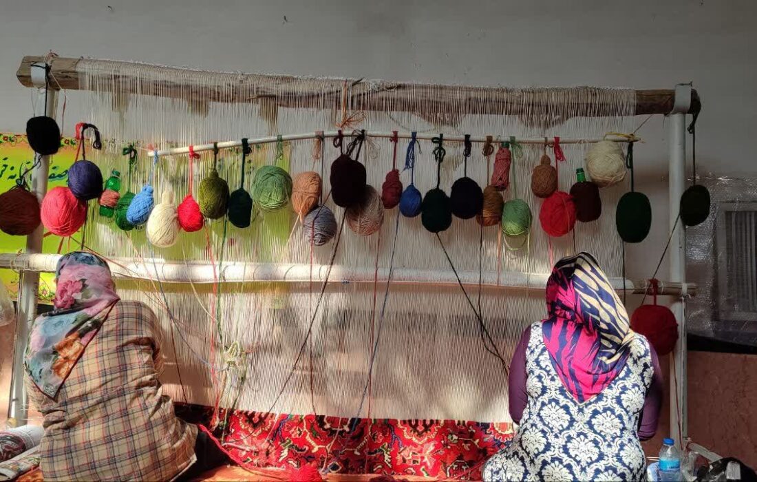 گرهگشایی از نیازمندان با گره بر دار قالی