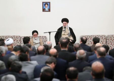 دیدار وزیر، معاونان و مدیران وزارت اطلاعات با رهبر انقلاب