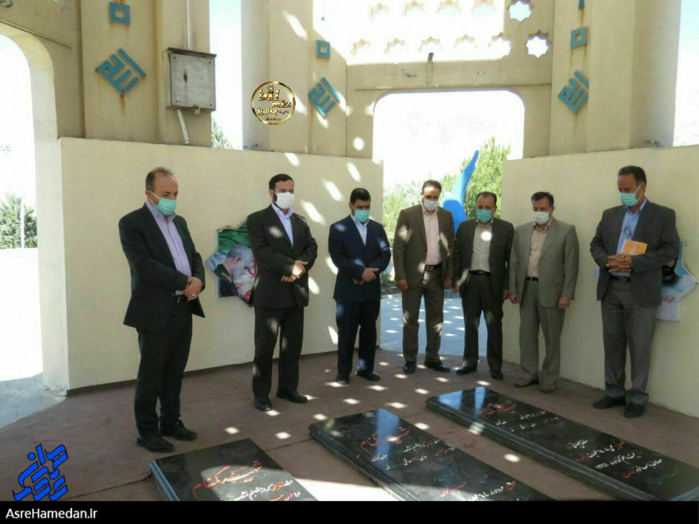 حاشیه های ادای احترام مدیر جدید آموزش و پرورش ملایر به شهدا