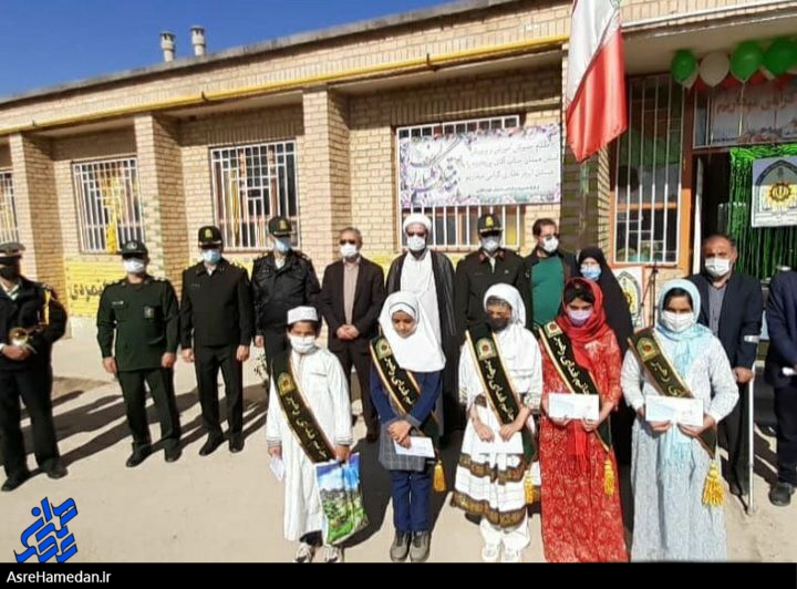 فرمانده نیروی انتظامی استان همدان در دبستان ابوذر روستای سلیمان آباد شهرستان بهار حاضر شد