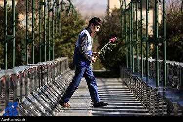 شور و حال مردم همدان در گلزار شهدا/میزبان افلاکیان گمنام نیستیم ولی رهرو راهشان هستیم+تصاویر