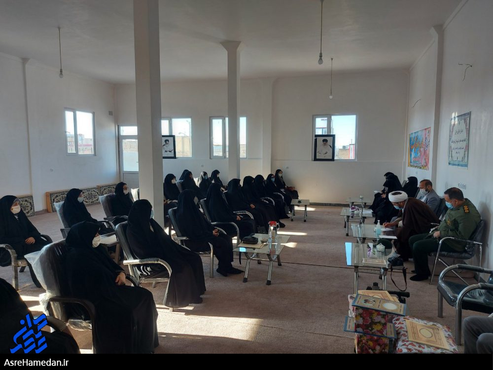 دیدار بانوان موفق با نماینده ولی فقیه در شهرستان کبودراهنگ