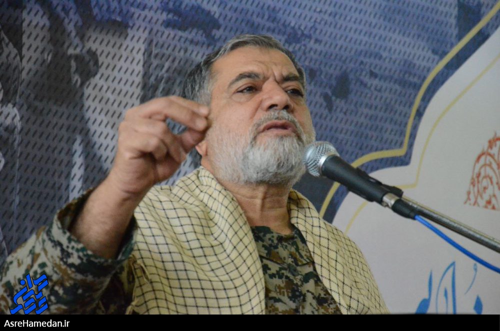 تلاش دشمنان برای تقدس زدایی از مقام مادر