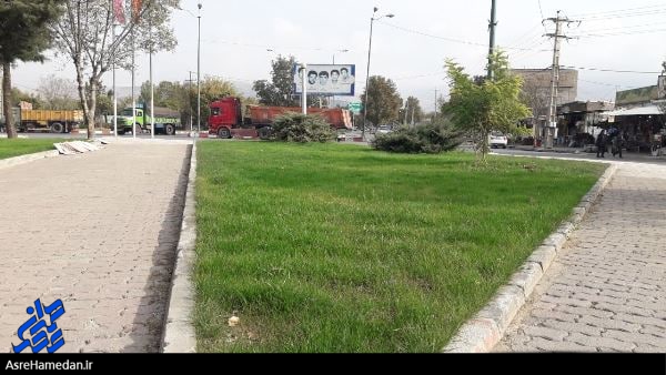 میدان آزادگان برای نصب ماکت هواپیما و تمثال شهدای خلبان در حال آماده‌سازی است