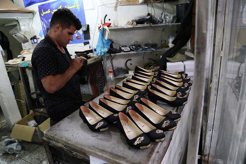 رونق تولید آری، حمایت خیر!/ صدای پای بند (پ) در صنف کیف و کفش