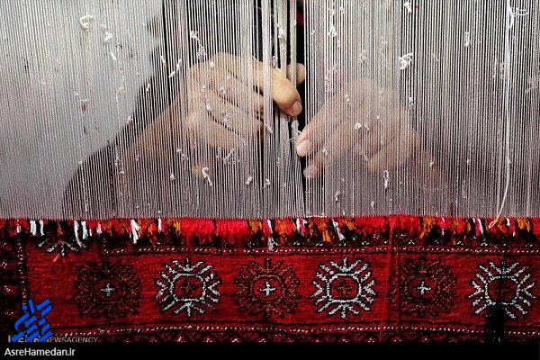 احیای فرش اصیل همدان در گرو احیای ریسندگی دستی و سنتی است/قصه دست و دار مهربانوهای ایرانی