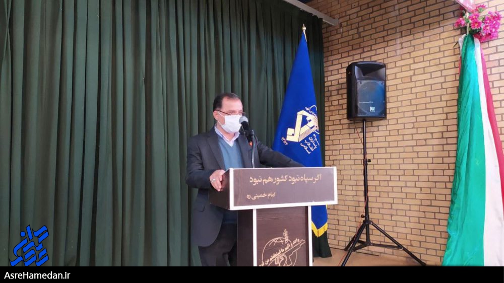 برگزاری میز خدمت اربعین در ملایر/ارائه خدمات جهادی تمدید و تعویض گذرنامه