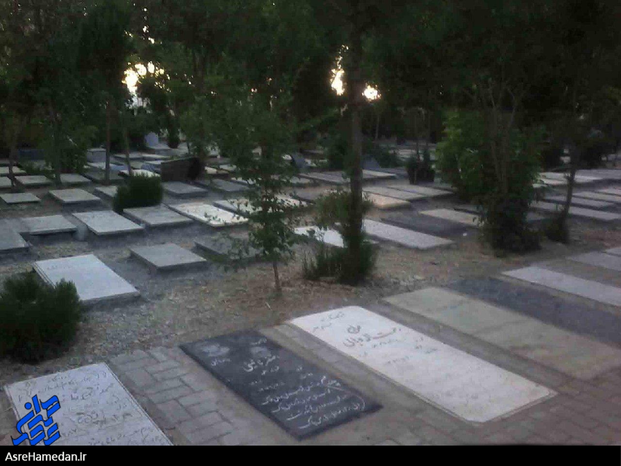 هم‌سطح سازی آرامستان مریانج به بهای شکستن سنگ قبور/هزینه کرد بودجه برای کاری غیر ضروری چه سودی دارد؟