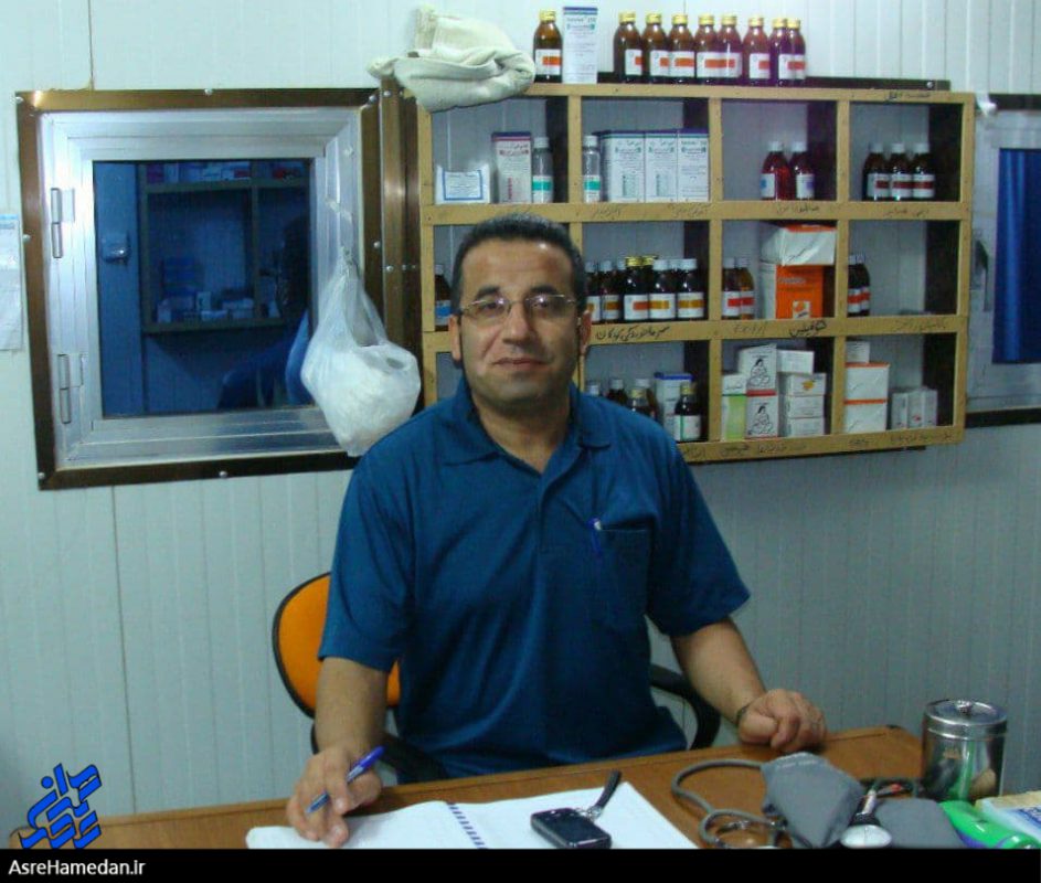 هر از گاهی در روستاهای محروم به مداوای رایگان بیماران می پردازم