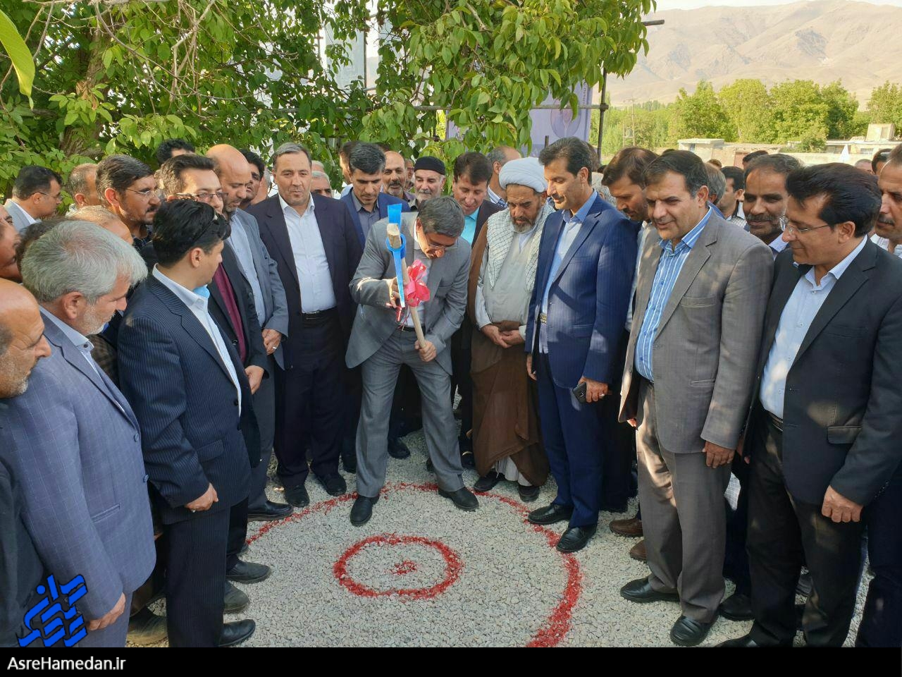 کلنگ زنی چندین پروژه عمرانی در نهاوند با حضور استاندارد  همدان