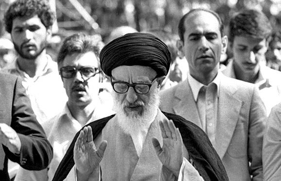 نماز جمعه سنگر انقلاب اسلامی است