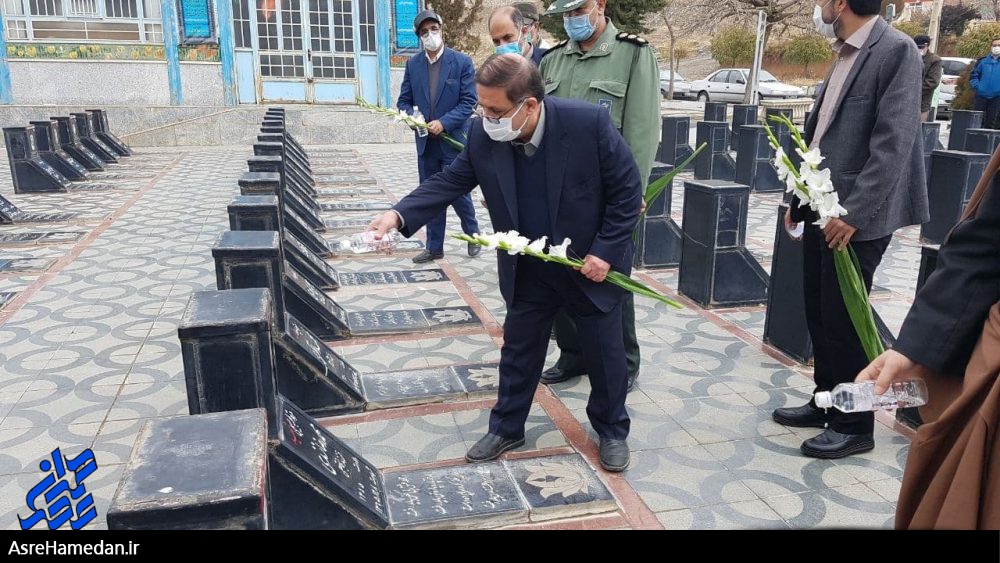 عطرافشانی گلزاری شهدای تویسرکان+تصاویر