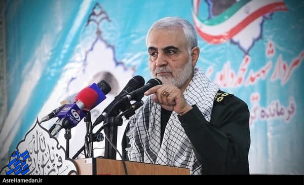 جملات تاریخی شهید سلیمانی معروف به “ما ملت شهادتیم” و “آقای ترامپ قمارباز” در همدان بیان شد