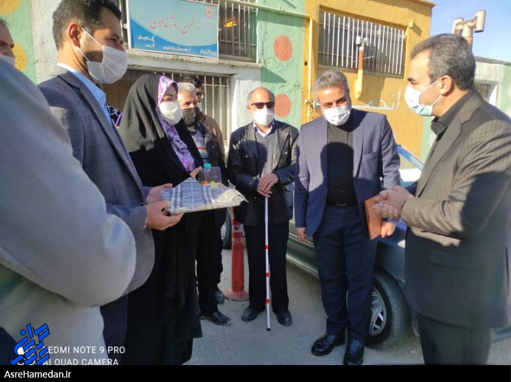 اهدای یک دستگاه خودروی پراید به انجمن روشندلان