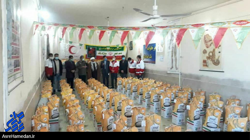 توزیع بسته معیشتی هلال احمر نهاوند بین خانواده های مبتلا به کرونا+ تصاویر