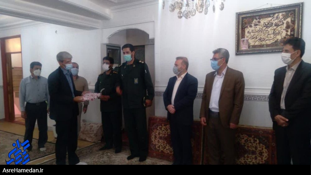 تجلیل از حسین رضا زارعی، پیشکسوت حوزه فرهنگ و هنر شهرستان بهار