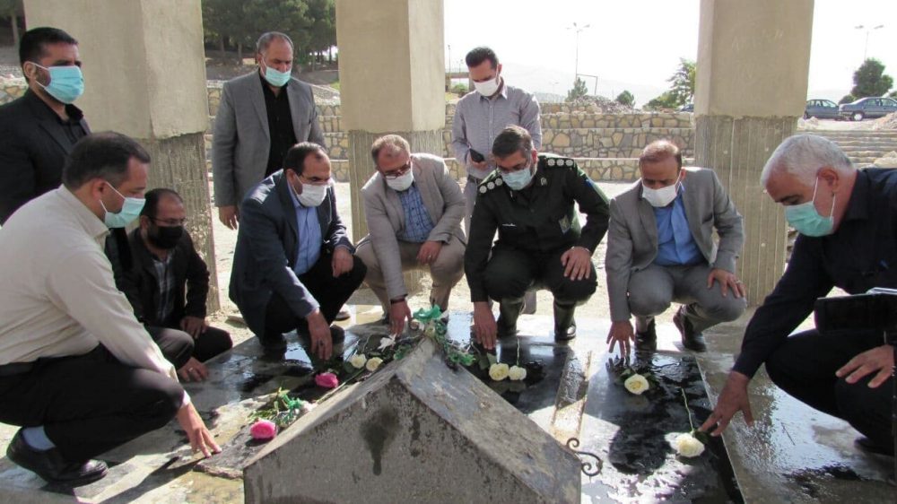 گلباران مزار شهدای گمنام و دلجویی از یک خانواده شهید کارمند در اسدآباد