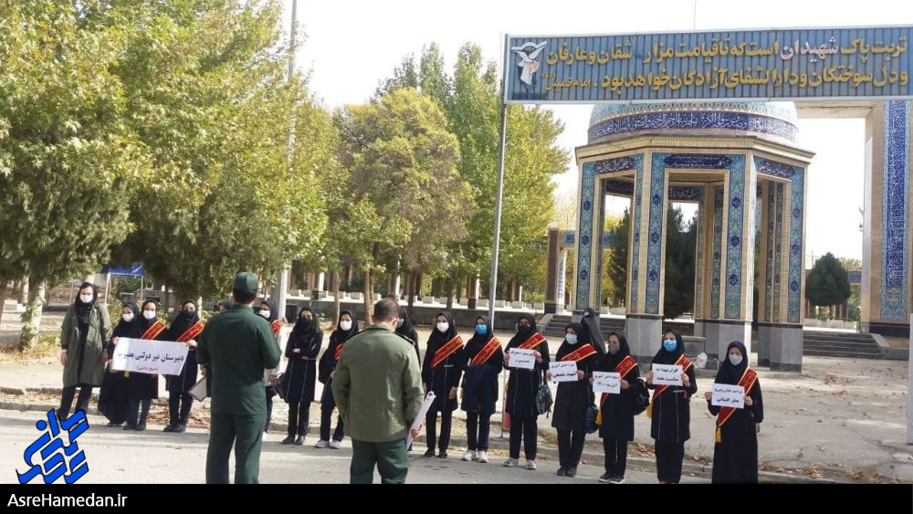 عطرافشانی مزار شهدای اسدآباد، توسط دانش آموزان بسیجی+تصاویر