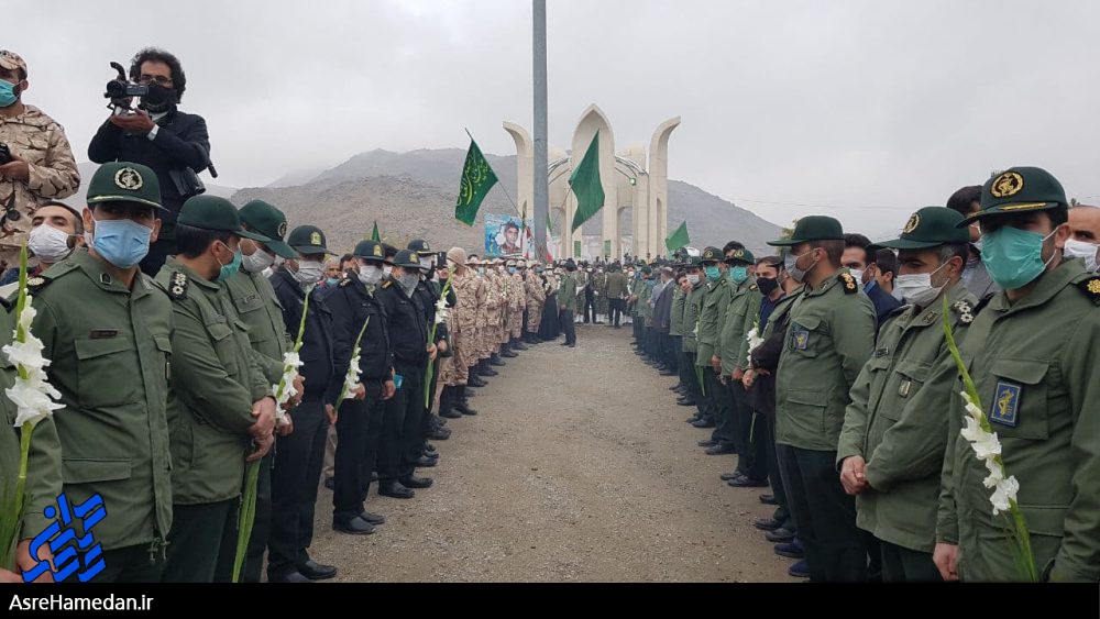 عاشقانه های ۳۳ ساله یک خانواده شهید با فرزندشان در لحظه وصال/سنگ تمام تویسرکانی ها در استقبال از خانواده شهید تازه شناسایی شده+تصاویر