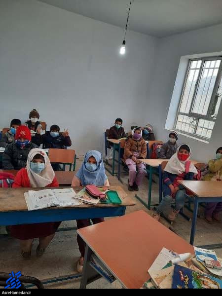 مدیر آموزگاری که طعم محرومیت را چشیده، دست به کار خیر شد+تصاویر